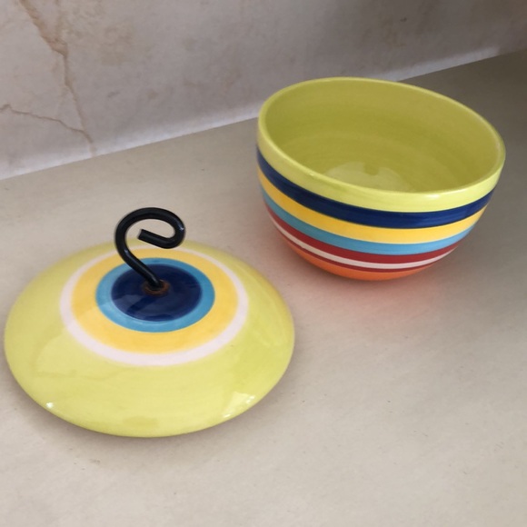 Colorful ceramic covered dish with mixed media handle - Picture 2 of 7